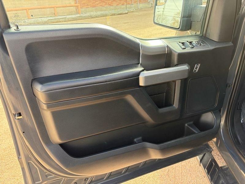 Ford F-150 4WD SuperCrew 145" Lariat 2016