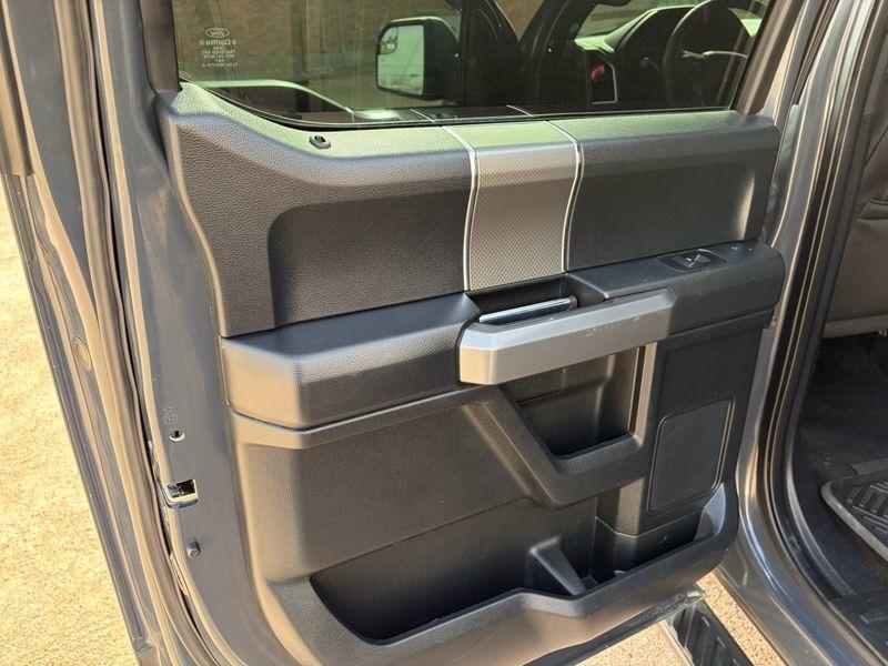 Ford F-150 4WD SuperCrew 145" Lariat 2016