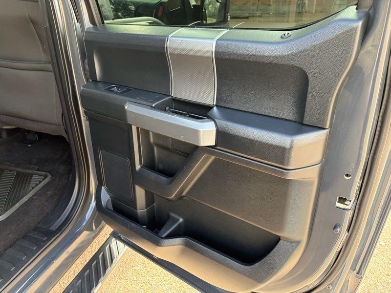 Ford F-150 4WD SuperCrew 145" Lariat 2016