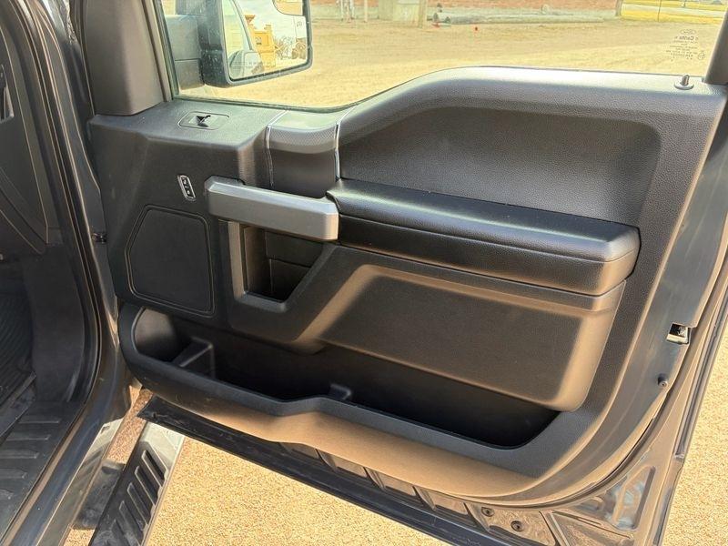 Ford F-150 4WD SuperCrew 145" Lariat 2016