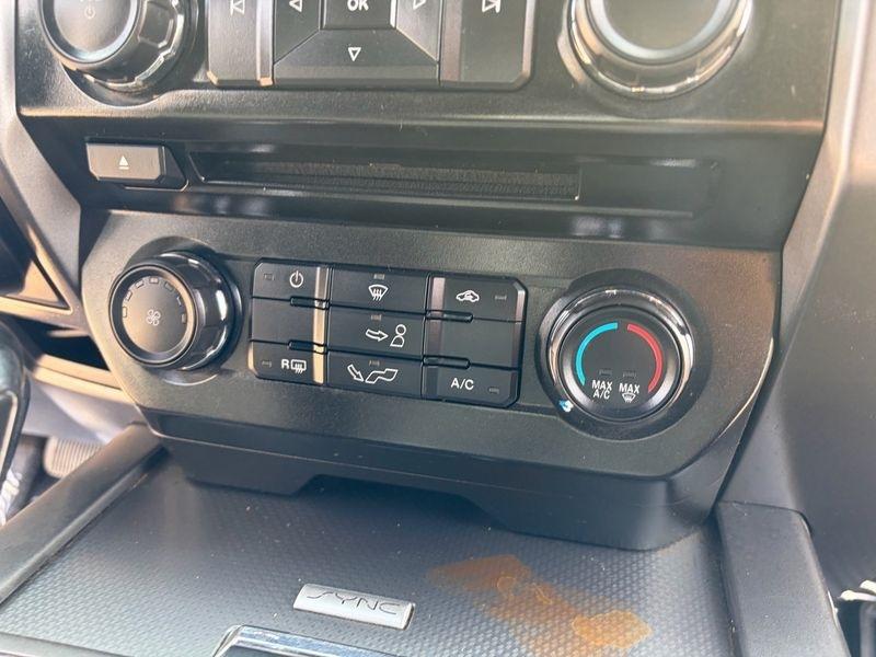 Ford F-150 4WD SuperCrew 145" Lariat 2016