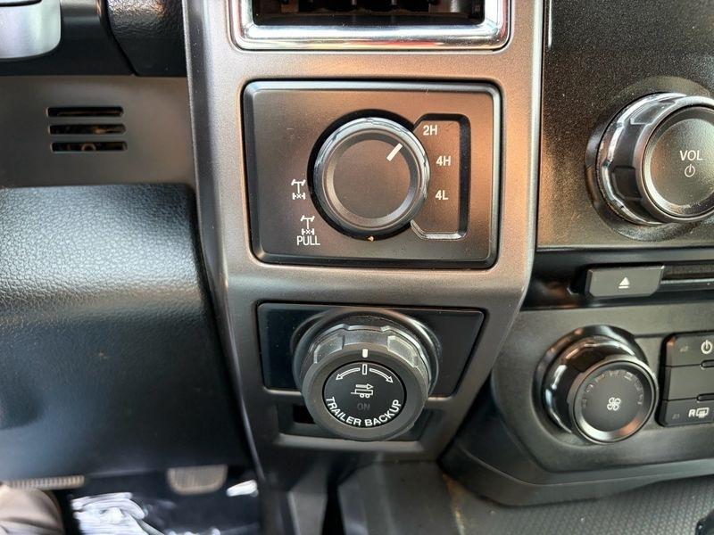 Ford F-150 4WD SuperCrew 145" Lariat 2016