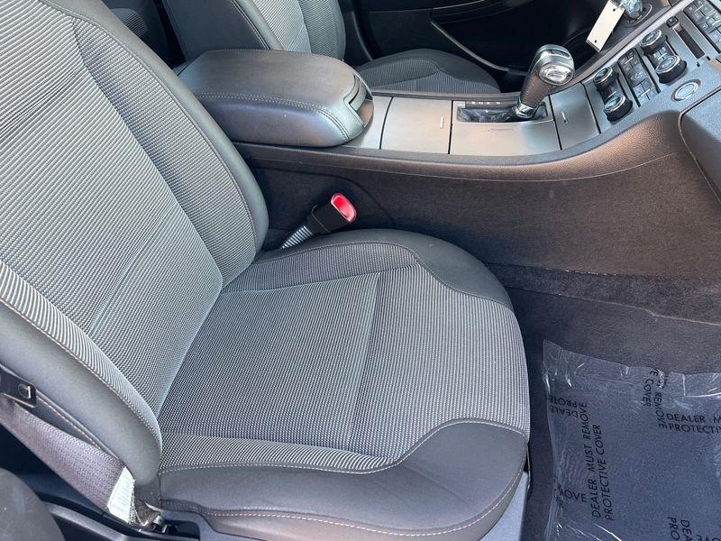 Ford Taurus 4dr Sdn SEL FWD 2010