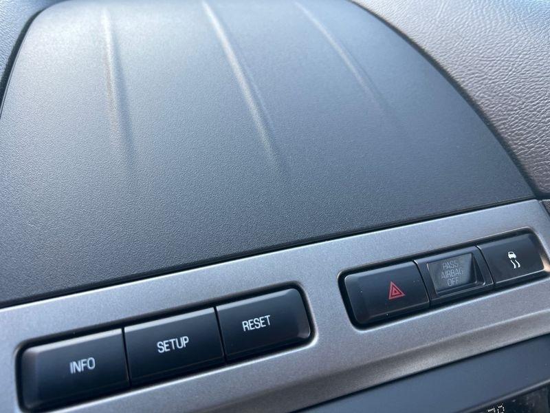 Ford Taurus 4dr Sdn SEL FWD 2010