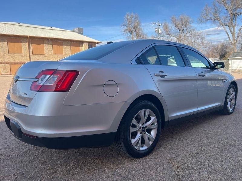 Ford Taurus 4dr Sdn SEL FWD 2010