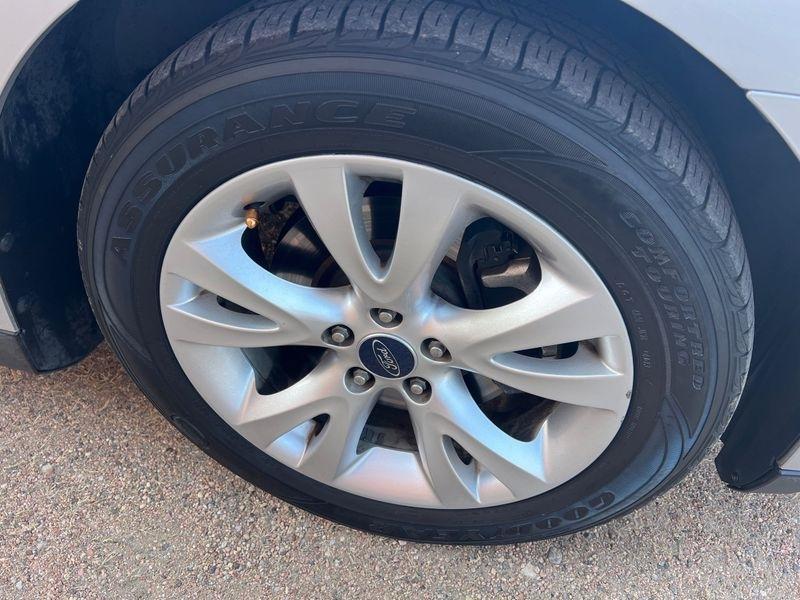 Ford Taurus 4dr Sdn SEL FWD 2010