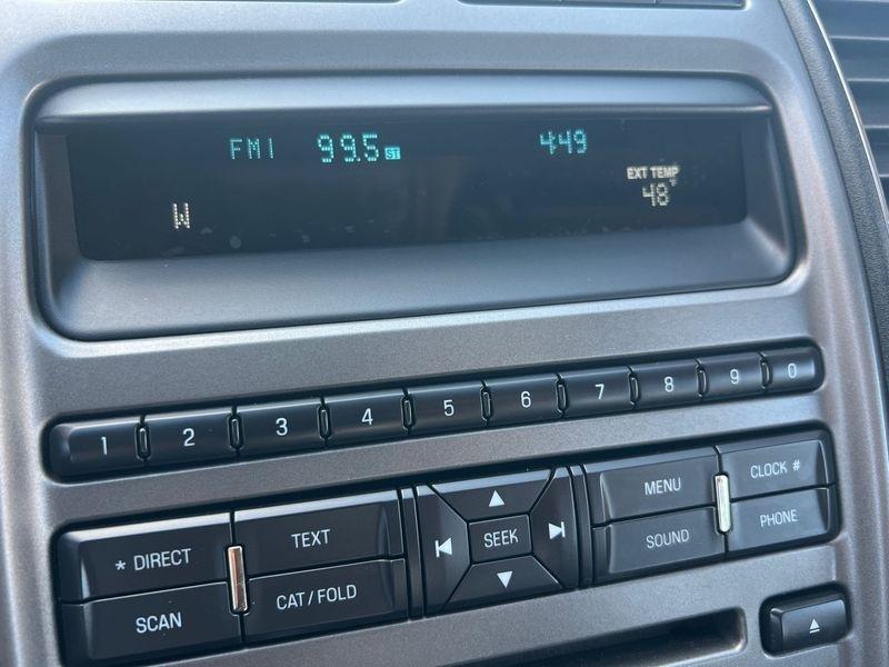 Ford Taurus 4dr Sdn SEL FWD 2010