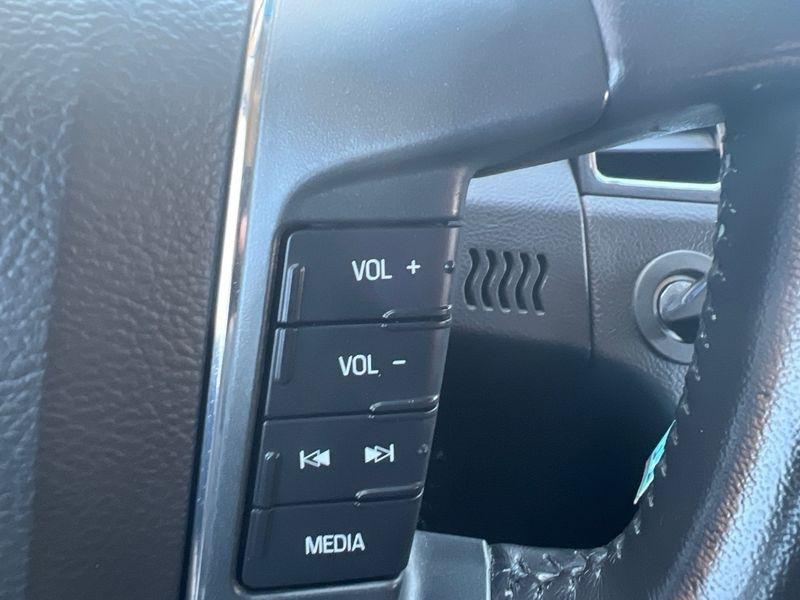 Ford Taurus 4dr Sdn SEL FWD 2010