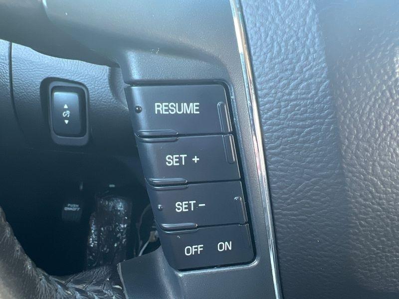 Ford Taurus 4dr Sdn SEL FWD 2010