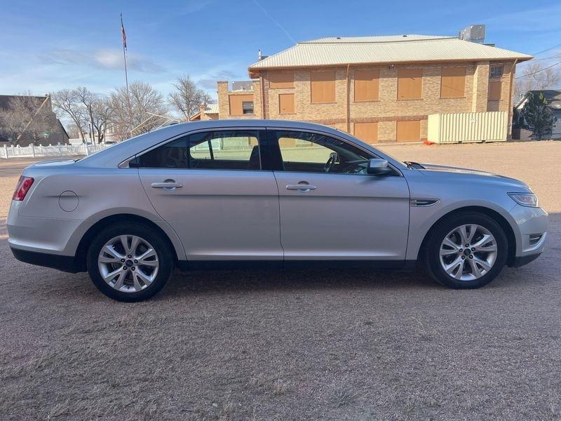 Ford Taurus 4dr Sdn SEL FWD 2010