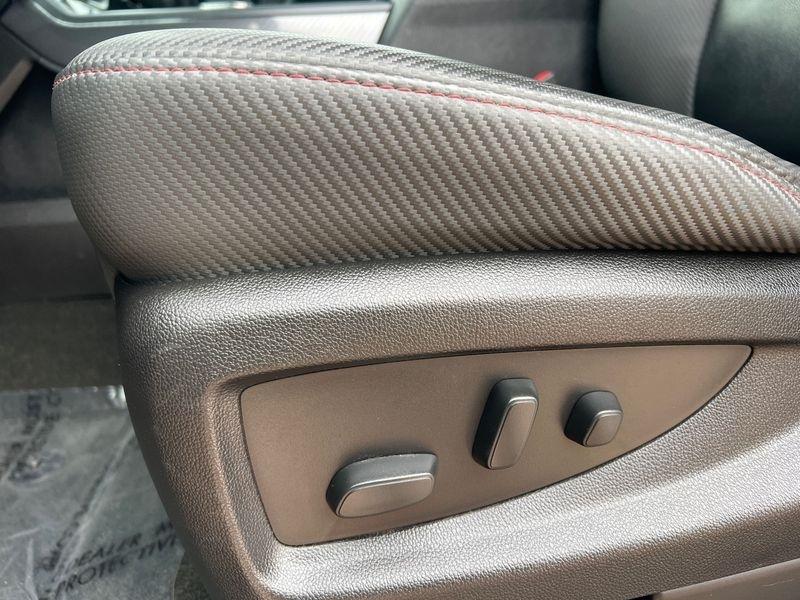 GMC Sierra 1500 4WD Crew Cab 143.5" SLT 2018