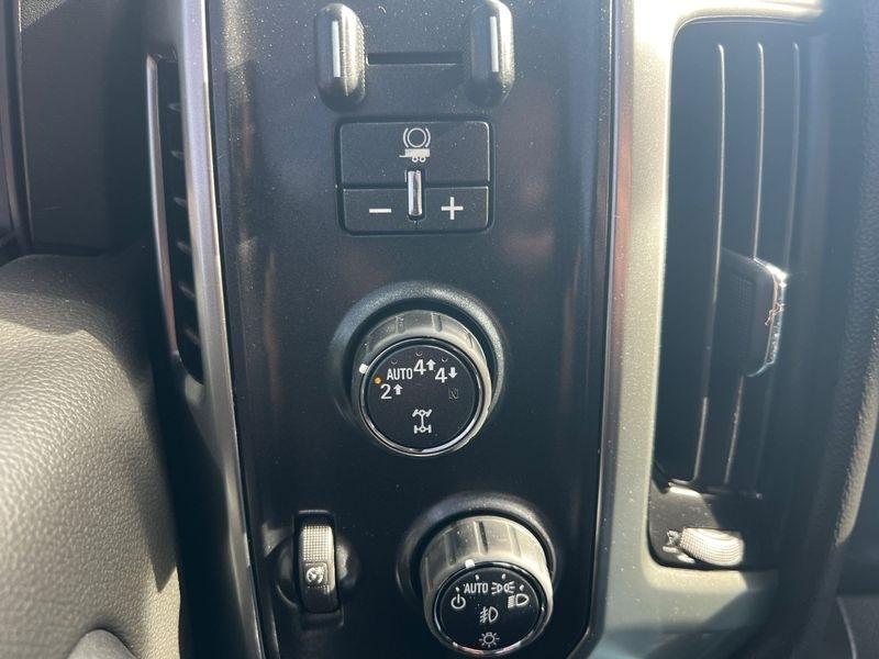 Chevrolet Silverado 1500 4WD Crew Cab 143.5" LT w/2LT 2018