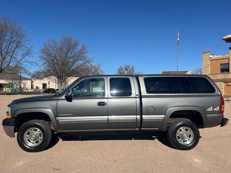 Chevrolet Silverado 2500HD Ext Cab 143.5" WB 4WD LS 2002