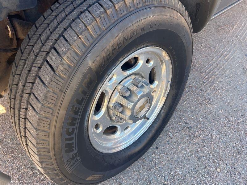 Chevrolet Silverado 2500HD Ext Cab 143.5" WB 4WD LS 2002