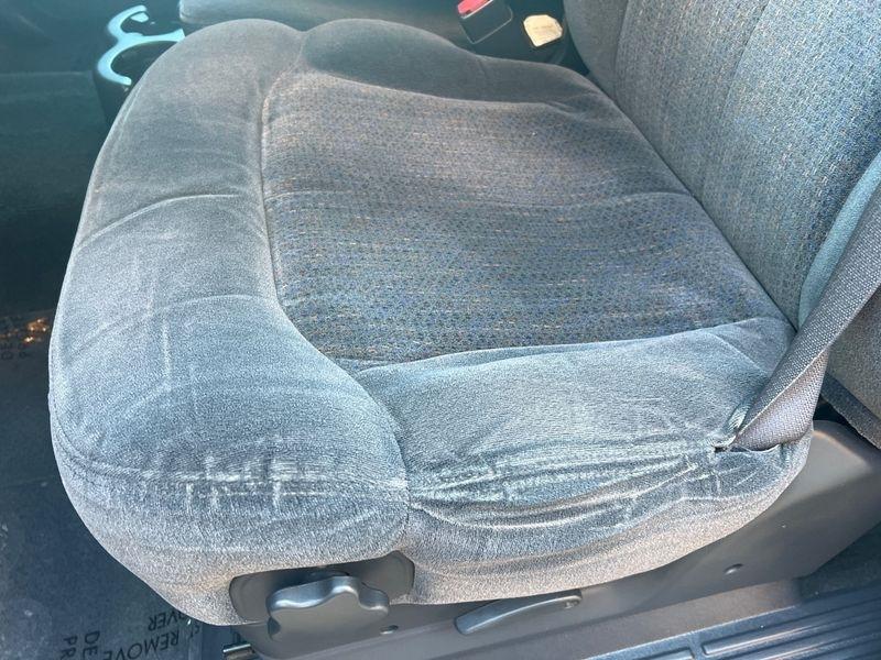 Chevrolet Silverado 2500HD Ext Cab 143.5" WB 4WD LS 2002