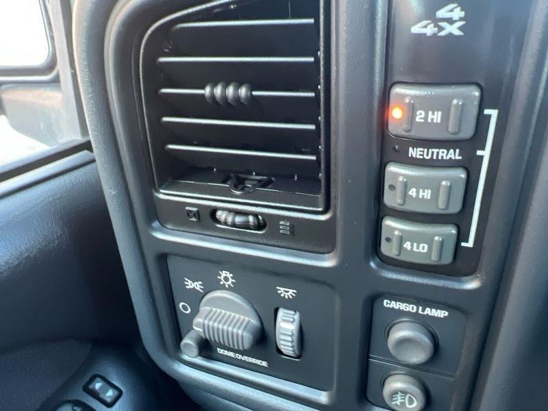 Chevrolet Silverado 2500HD Ext Cab 143.5" WB 4WD LS 2002