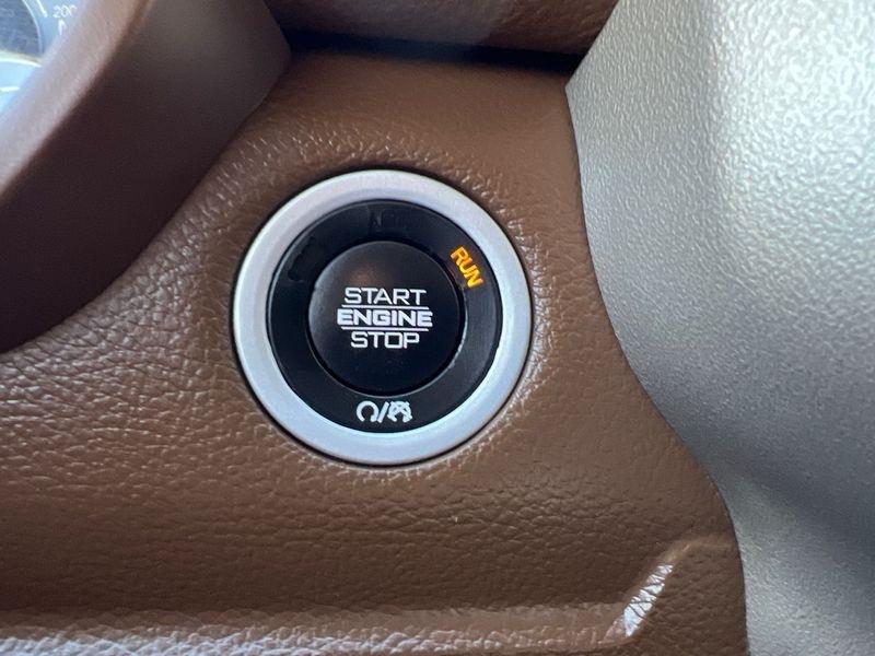 RAM 1500 Laramie 4x4 Crew Cab 5'7" Box 2019