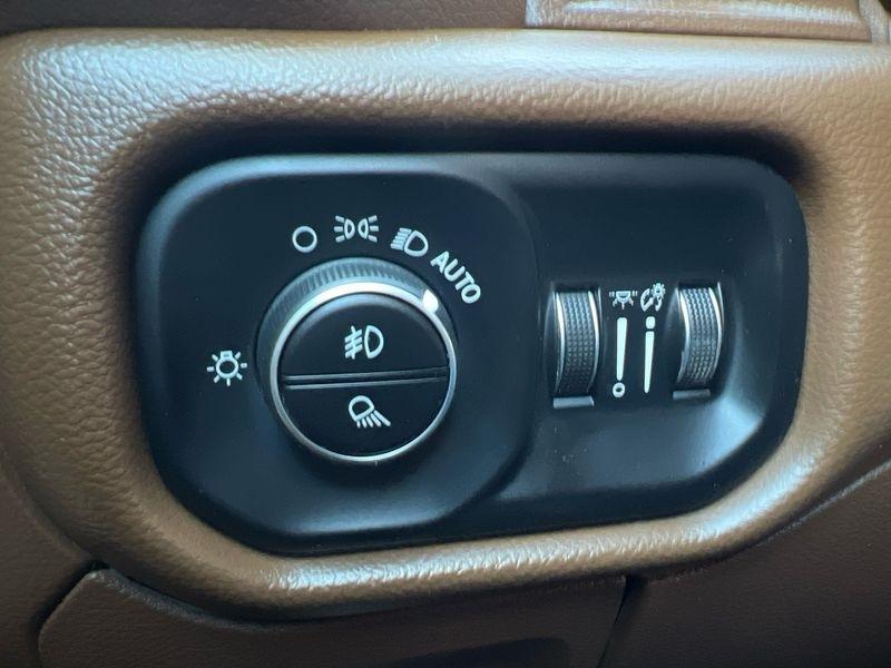 RAM 1500 Laramie 4x4 Crew Cab 5'7" Box 2019