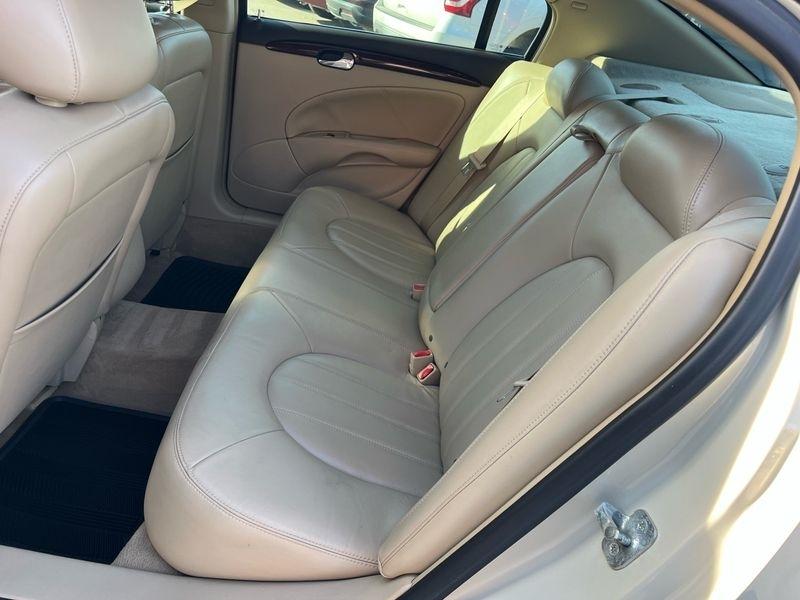 Buick Lucerne 4dr Sdn CXL 2011