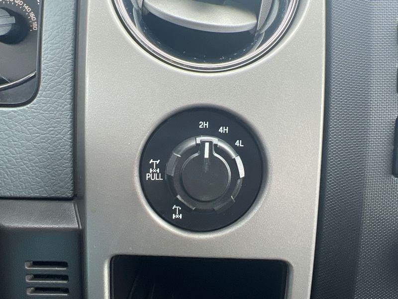 Ford F-150 4WD SuperCrew 145" Platinum 2012