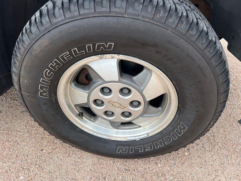 Chevrolet Tahoe 4dr 4WD LT 2001