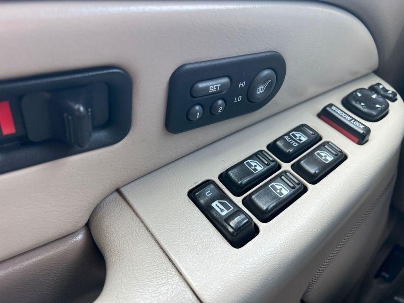 Chevrolet Tahoe 4dr 4WD LT 2001