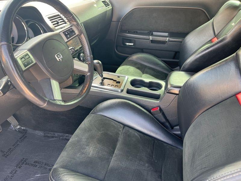 Dodge Challenger 2dr Cpe SRT8 2009