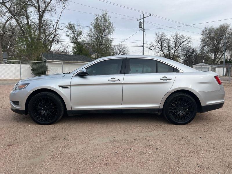 Ford Taurus 4dr Sdn Limited FWD 2011