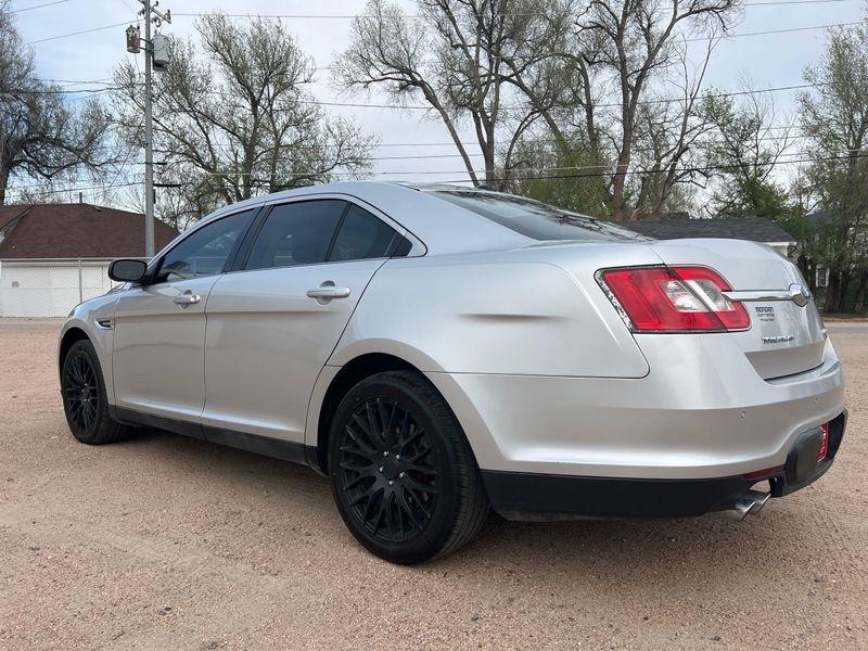 Ford Taurus 4dr Sdn Limited FWD 2011