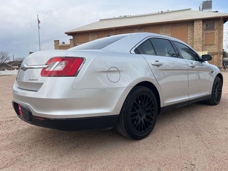 Ford Taurus 4dr Sdn Limited FWD 2011