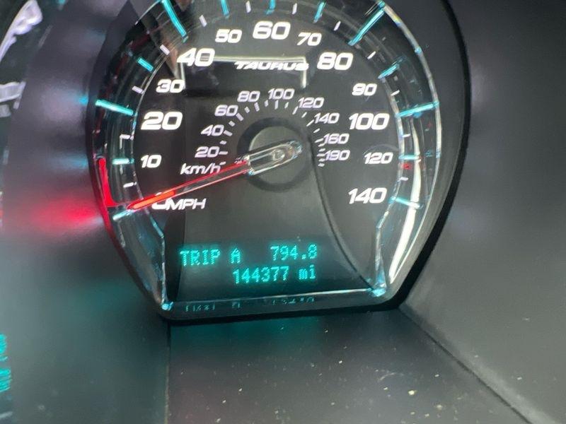 Ford Taurus 4dr Sdn Limited FWD 2011