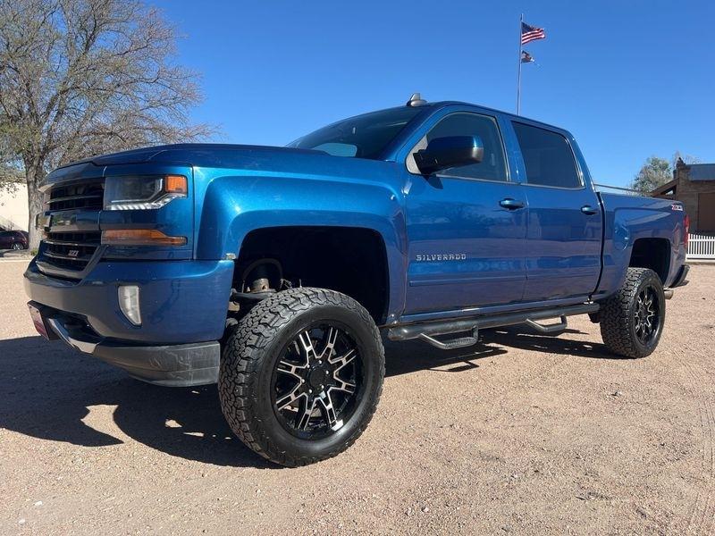 Chevrolet Silverado 1500 4WD Crew Cab 143.5" LT w/2LT 2017