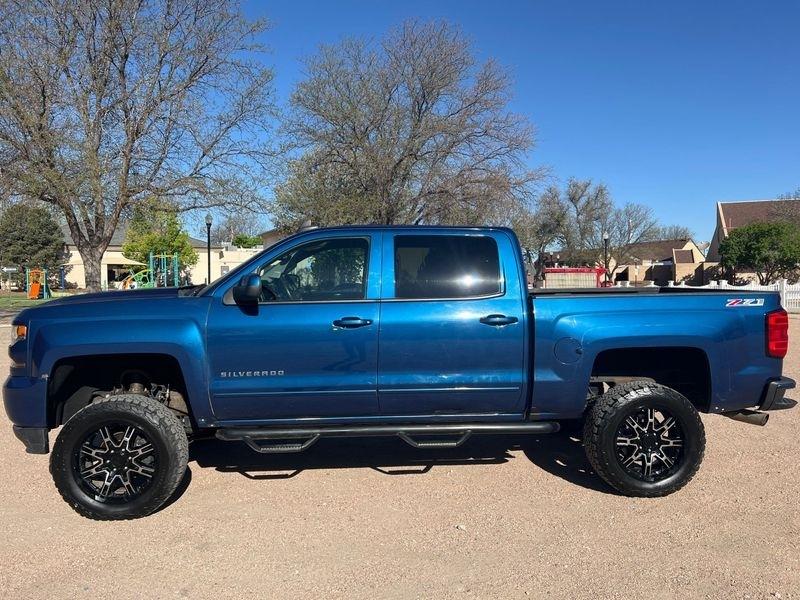 Chevrolet Silverado 1500 4WD Crew Cab 143.5" LT w/2LT 2017