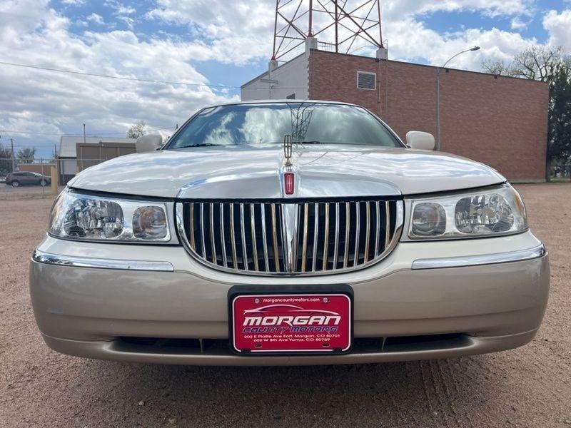 Lincoln Town Car 4dr Sdn Signature 2001