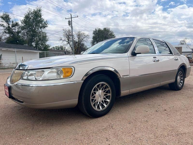 Lincoln Town Car 4dr Sdn Signature 2001