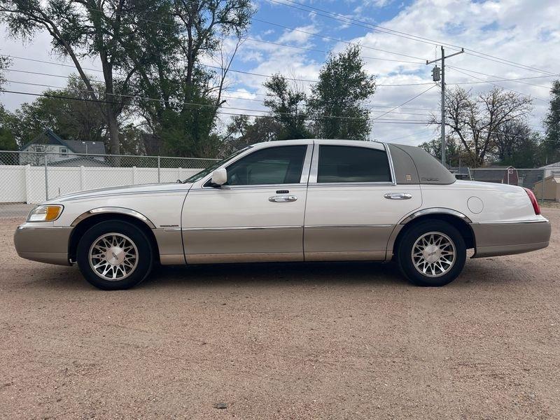 Lincoln Town Car 4dr Sdn Signature 2001