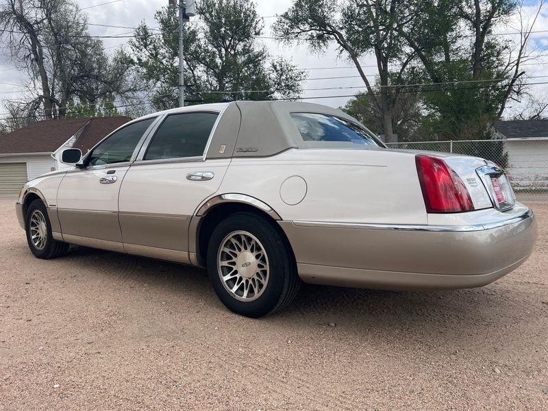 Lincoln Town Car 4dr Sdn Signature 2001