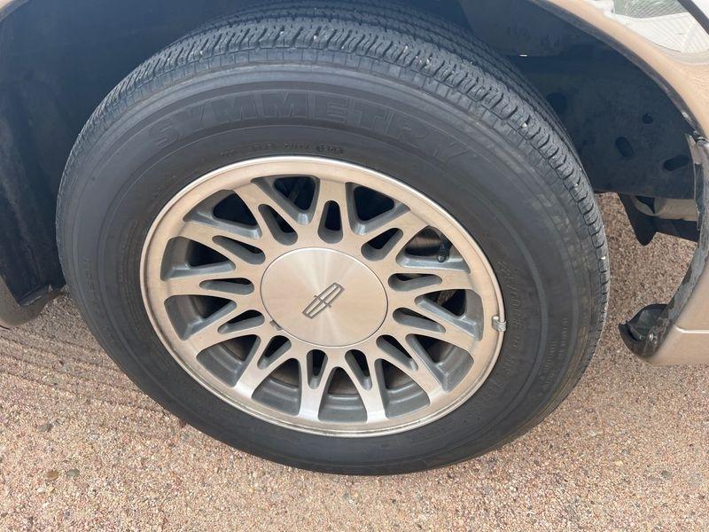 Lincoln Town Car 4dr Sdn Signature 2001