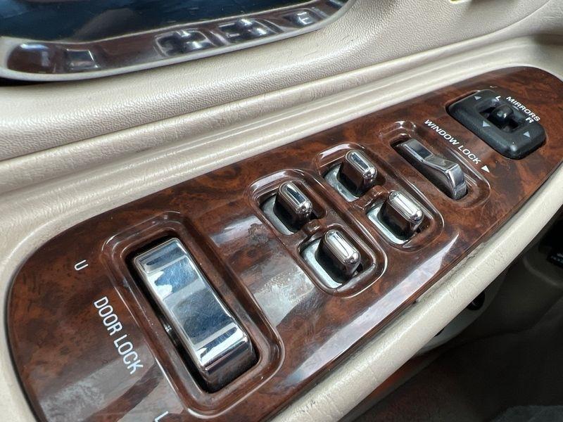 Lincoln Town Car 4dr Sdn Signature 2001