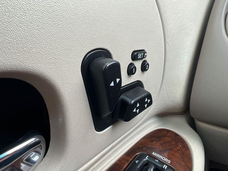 Lincoln Town Car 4dr Sdn Signature 2001