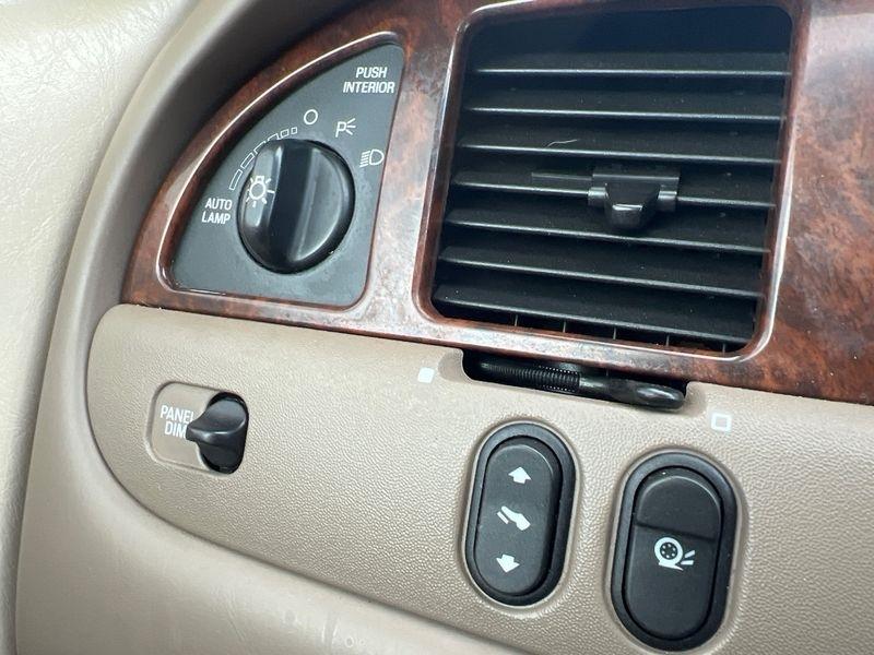 Lincoln Town Car 4dr Sdn Signature 2001