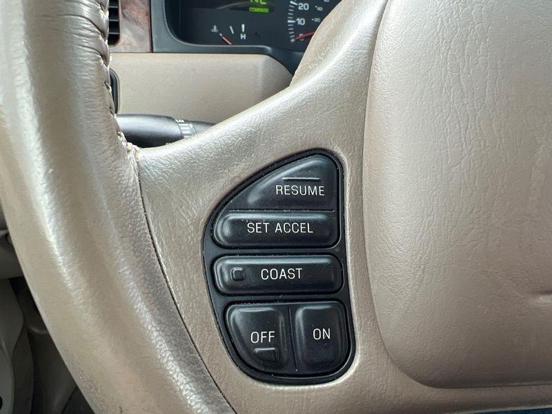 Lincoln Town Car 4dr Sdn Signature 2001