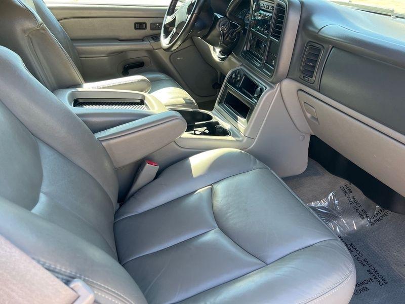 Chevrolet Avalanche 1500 5dr Crew Cab 130" WB 4WD Z71 2005