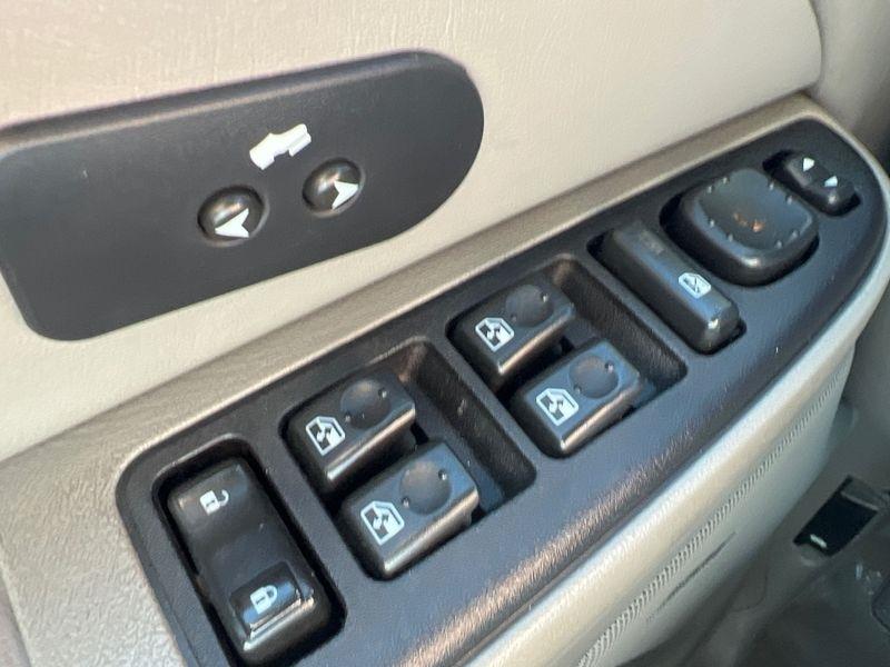 Chevrolet Avalanche 1500 5dr Crew Cab 130" WB 4WD Z71 2005
