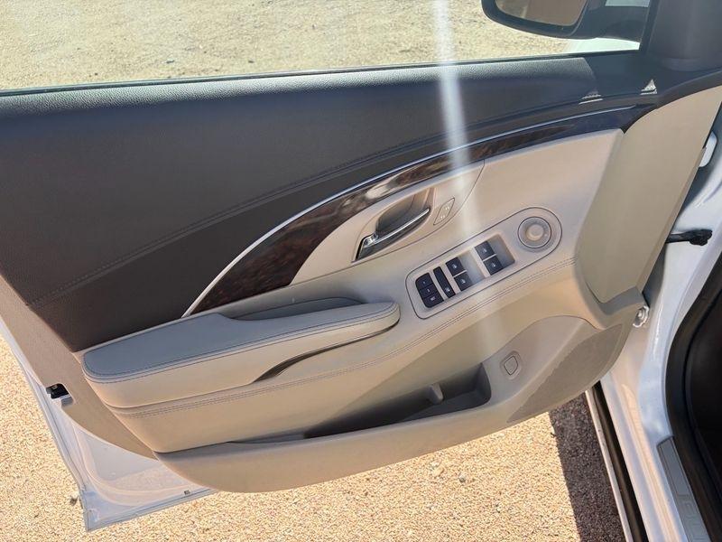 Buick LaCrosse 4dr Sdn Leather FWD 2016