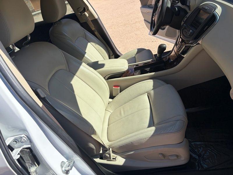 Buick LaCrosse 4dr Sdn Leather FWD 2016