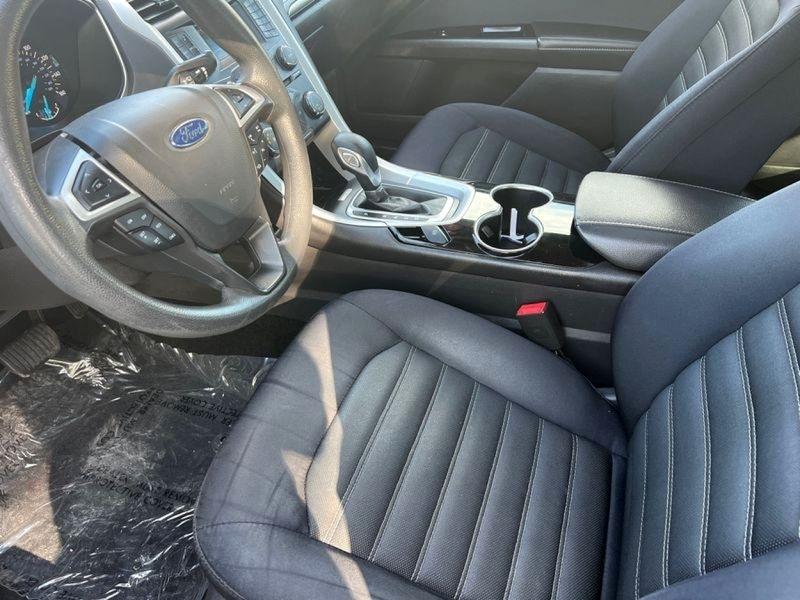 Ford Fusion 4dr Sdn SE FWD 2015