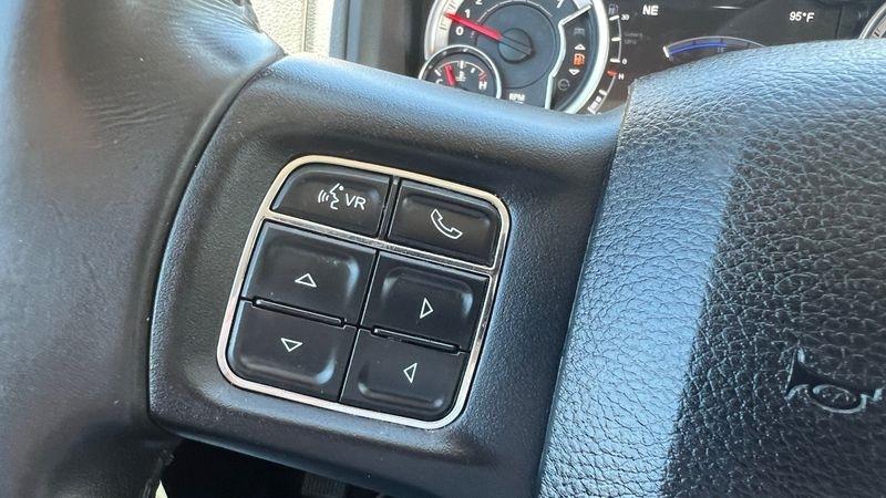 RAM 1500 Big Horn 4x4 Crew Cab 6'4" Box 2017