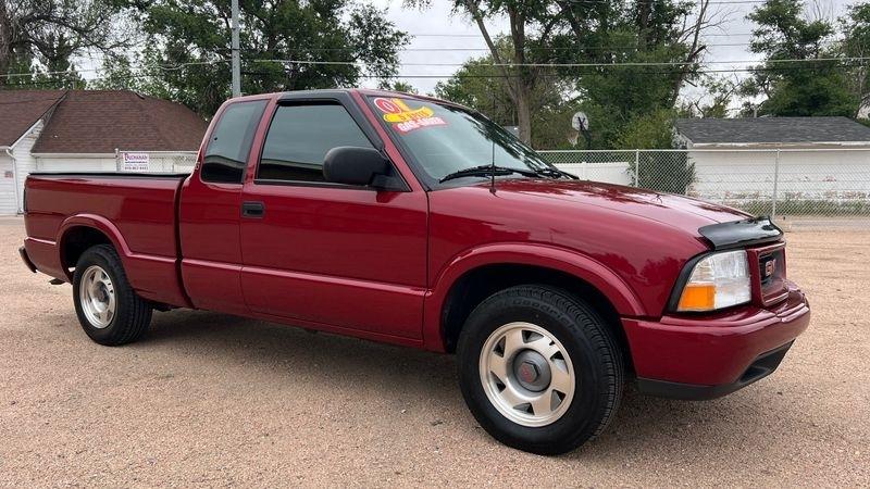 GMC Sonoma Ext Cab 123" WB SLS w/1SF Pkg 2001