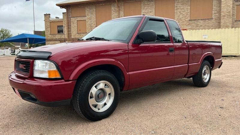 GMC Sonoma Ext Cab 123" WB SLS w/1SF Pkg 2001
